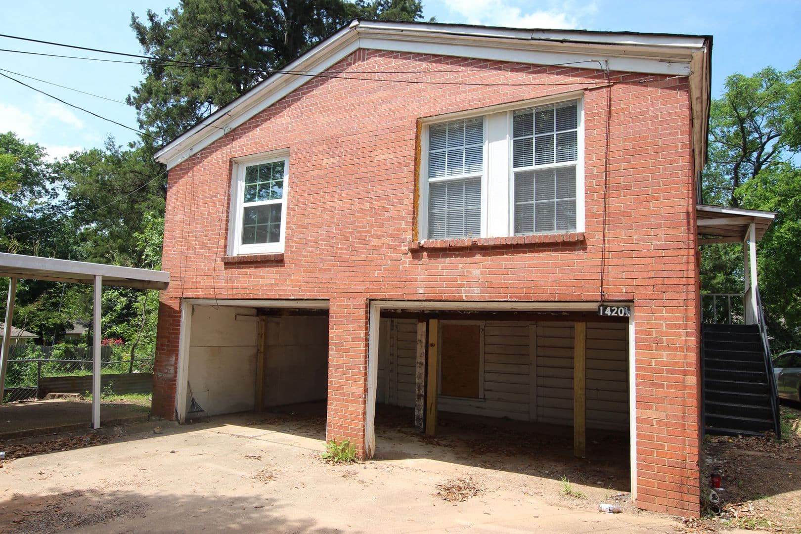 Tyler Apartment: 1420 E Houston St