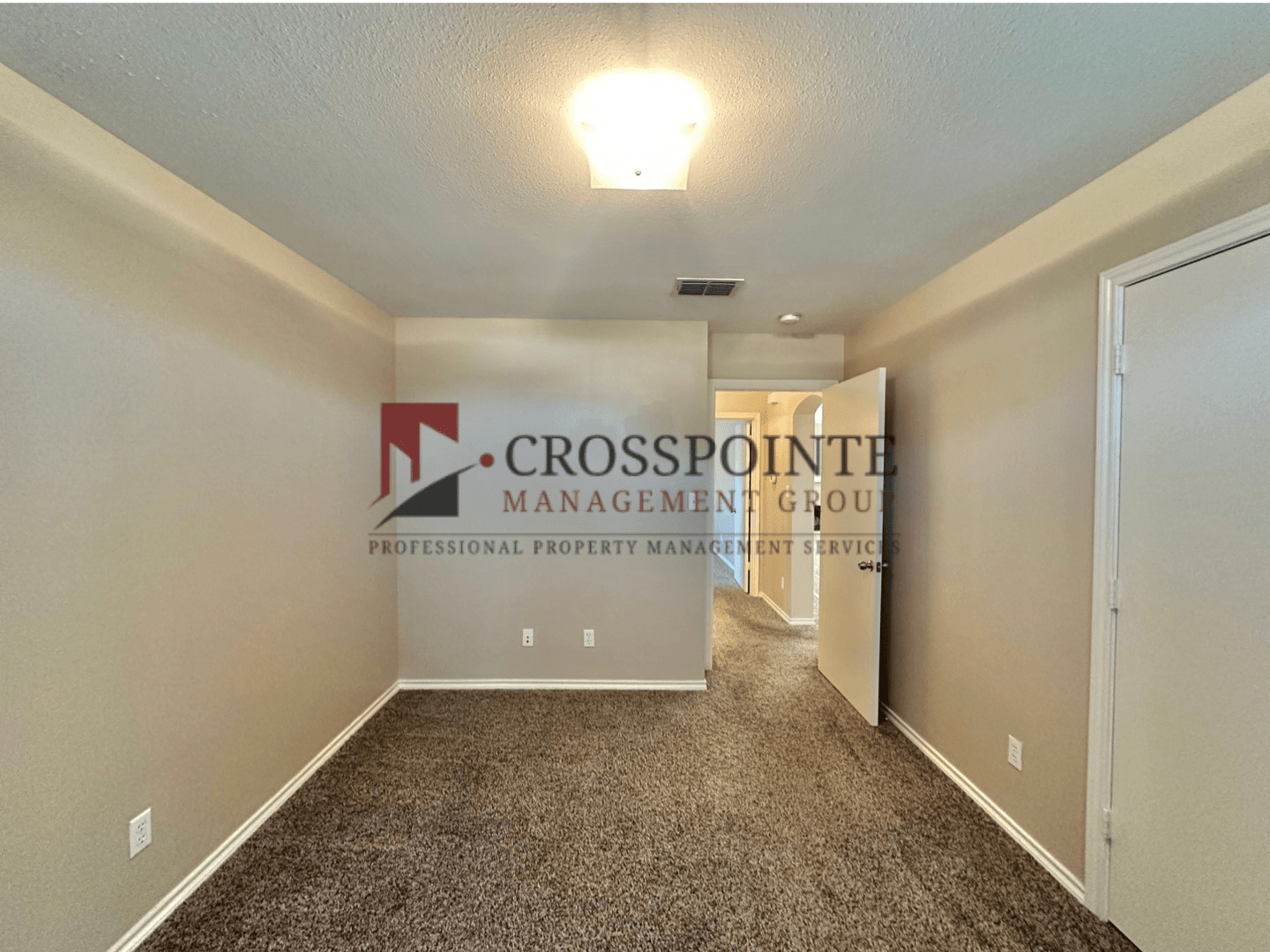 Lindale House: 393 Molly Ln