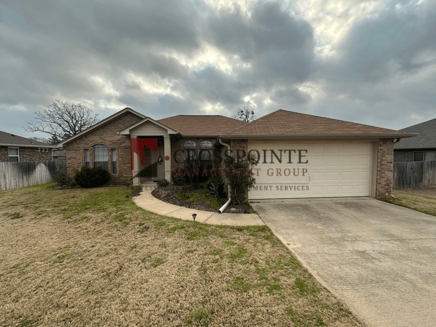 Lindale House: 393 Molly Ln