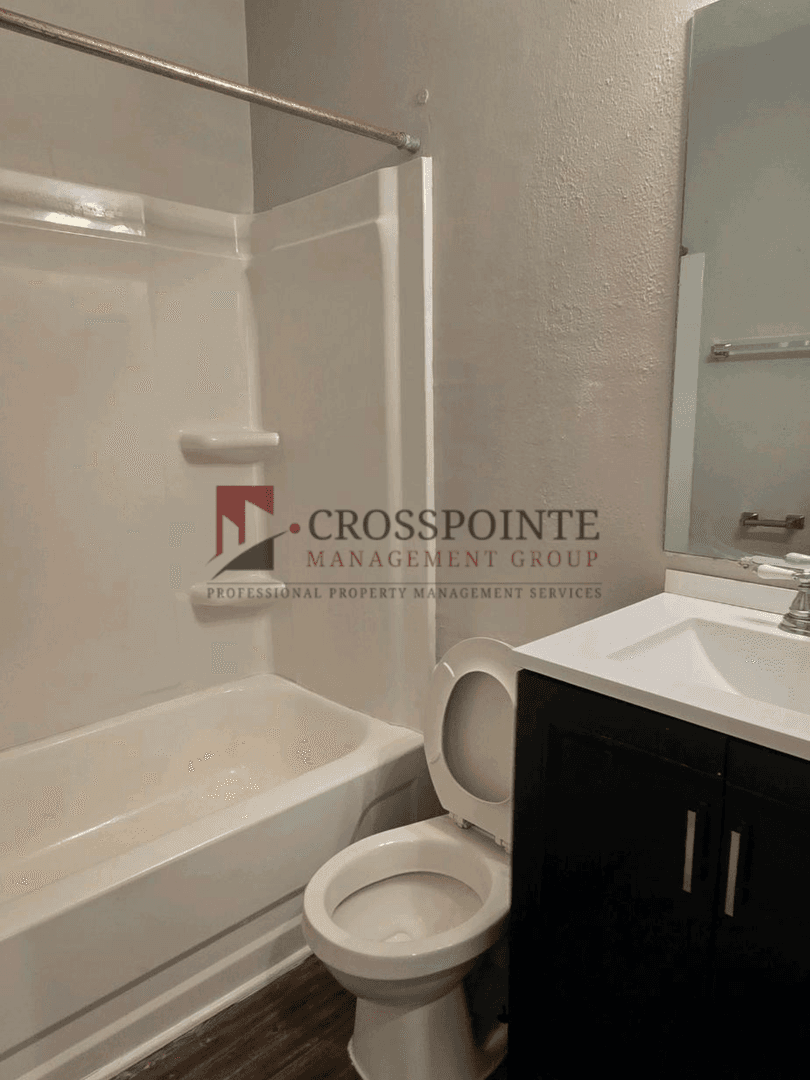 White Oak Apartment: 109 E Old Hwy 80
