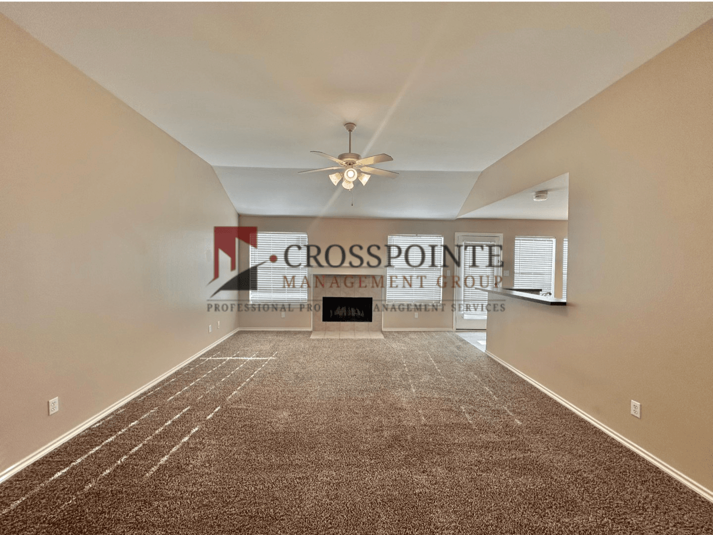 Lindale House: 393 Molly Ln