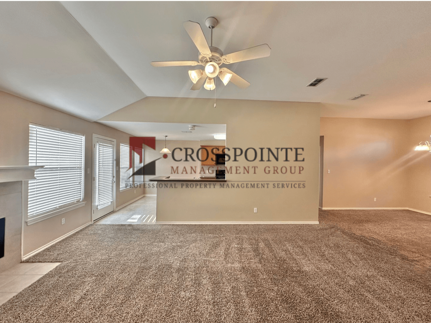 Lindale House: 393 Molly Ln