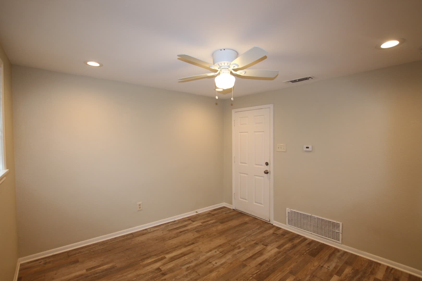 Tyler Apartment: 321 S Bois D Arc Ave.