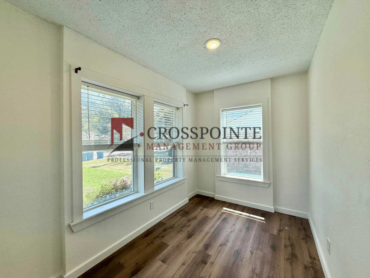 Whitehouse House: 111 Gatewood Dr