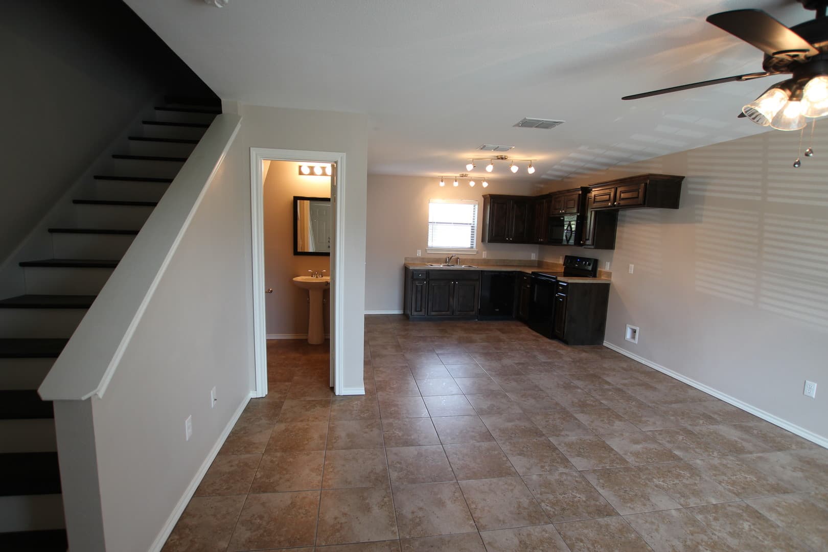 Lindale Apartment: 18033 Loring Ln