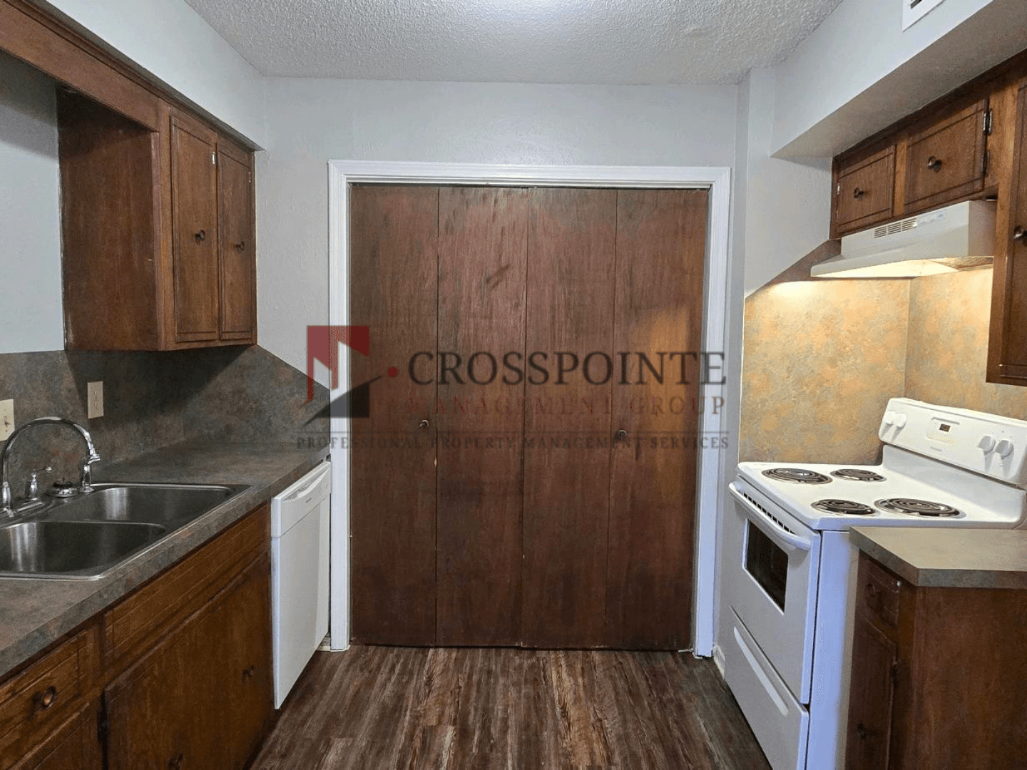 White Oak Apartment: 109 E Old Hwy 80