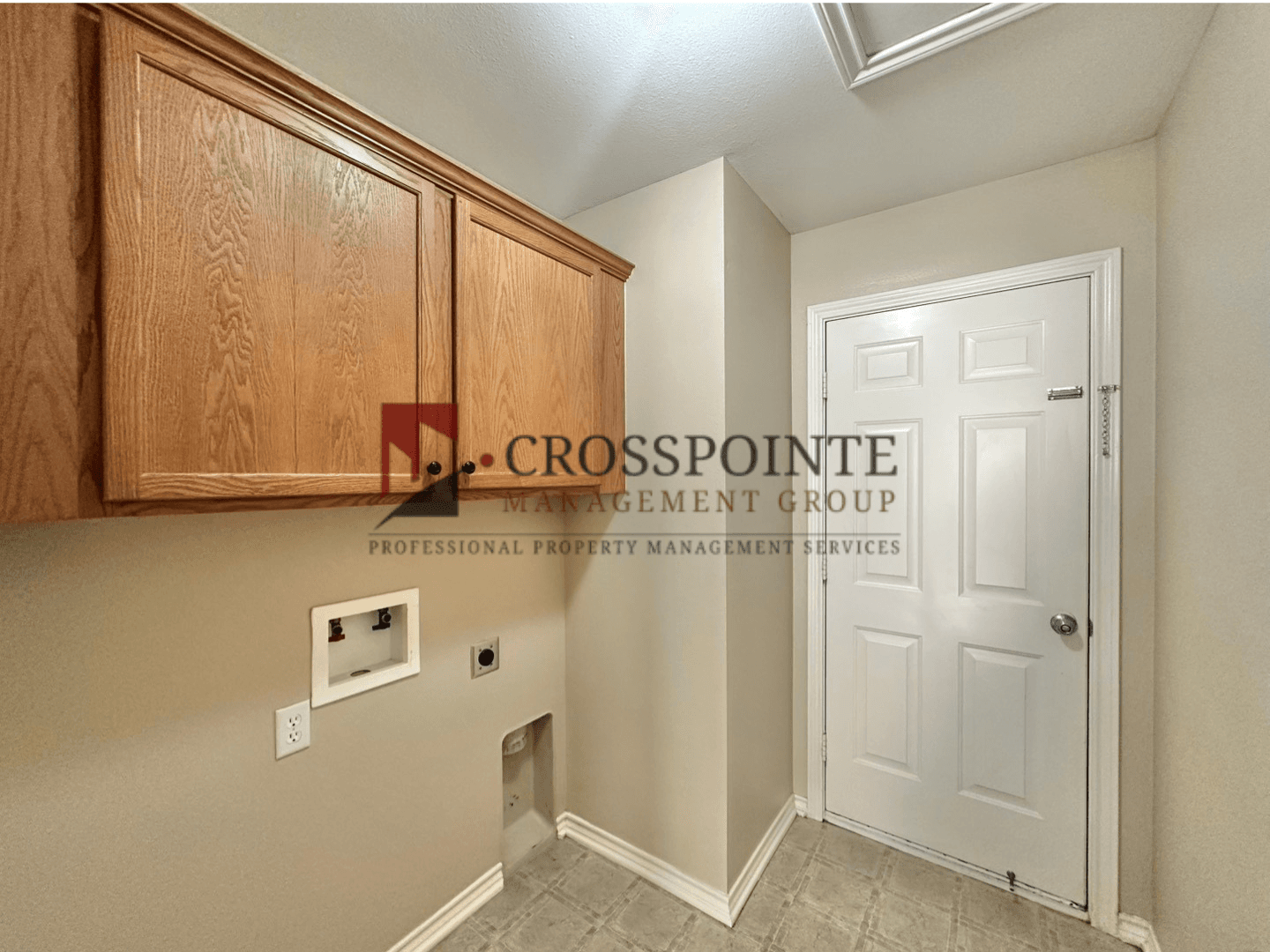 Lindale House: 393 Molly Ln
