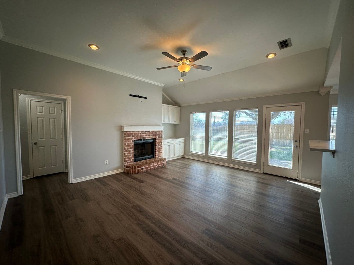 Whitehouse House: 418 Amanda Ct