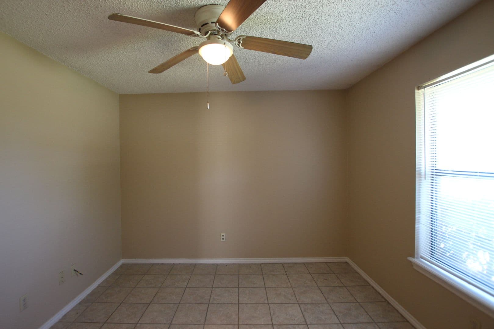 Flint Apartment: 20128, 20130