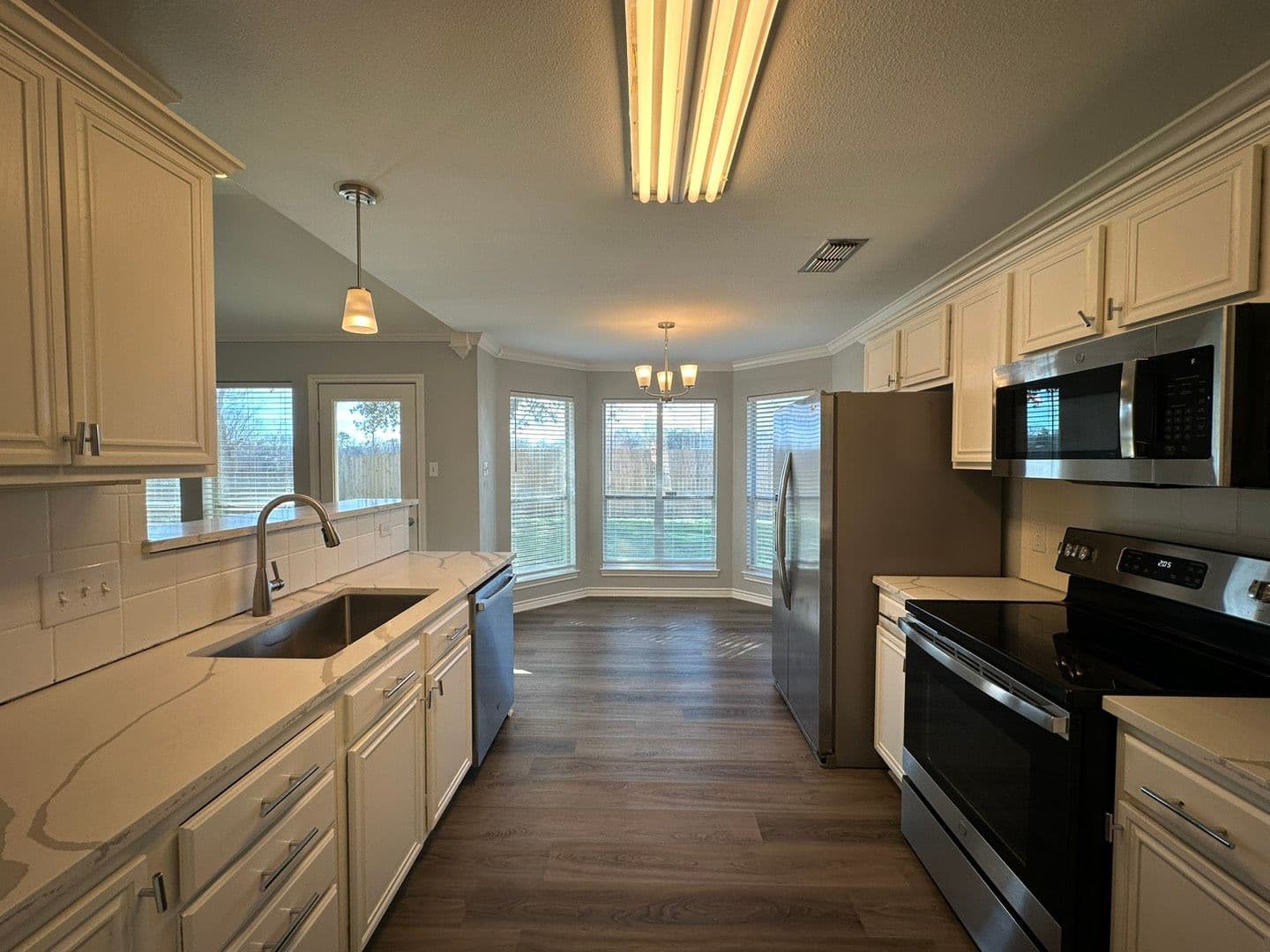 Whitehouse House: 418 Amanda Ct