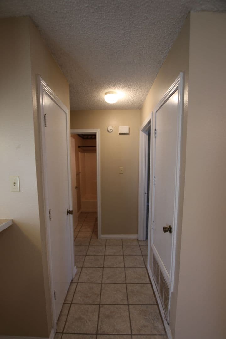 Flint Apartment: 20128, 20130