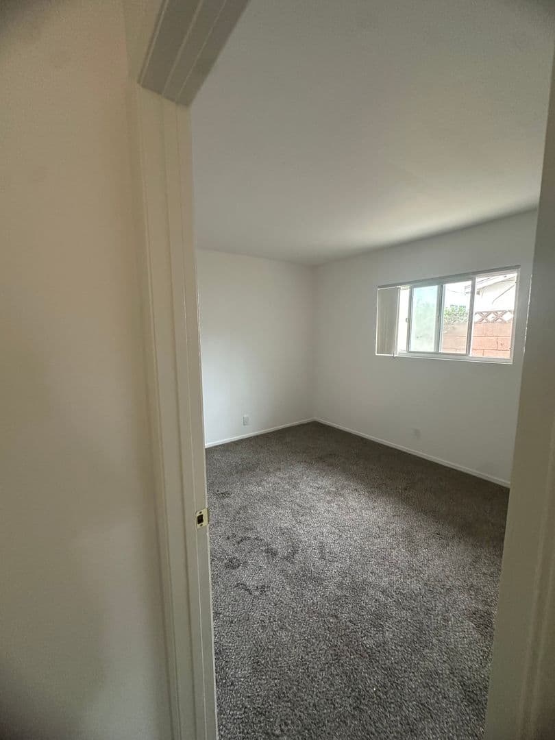 Oxnard Apartment: 140 Van Nuys