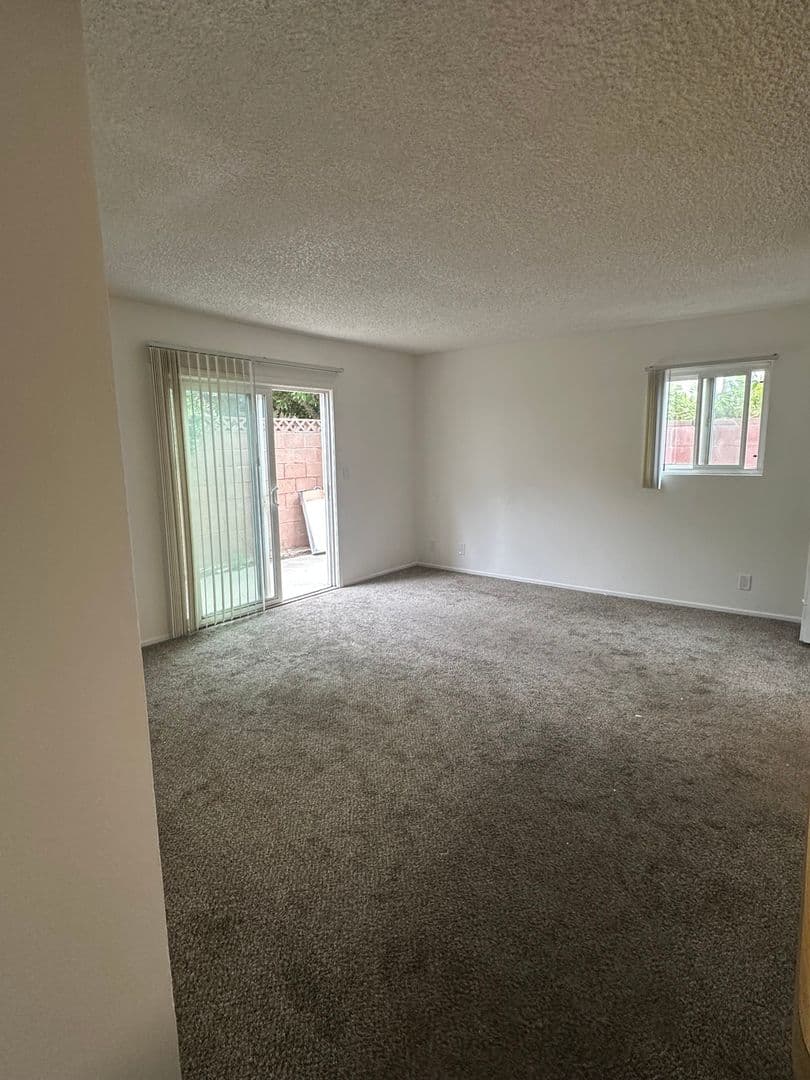 Oxnard Apartment: 140 Van Nuys