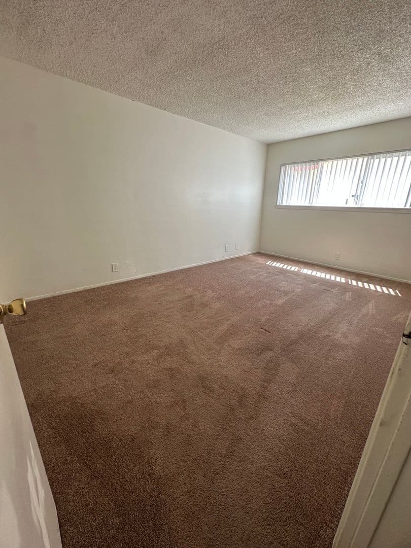 Oxnard Apartment: 2121 Mariposa Street