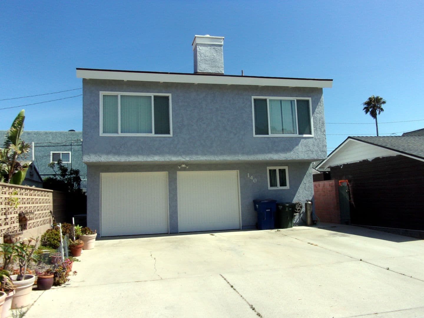Oxnard Apartment: 140 Van Nuys