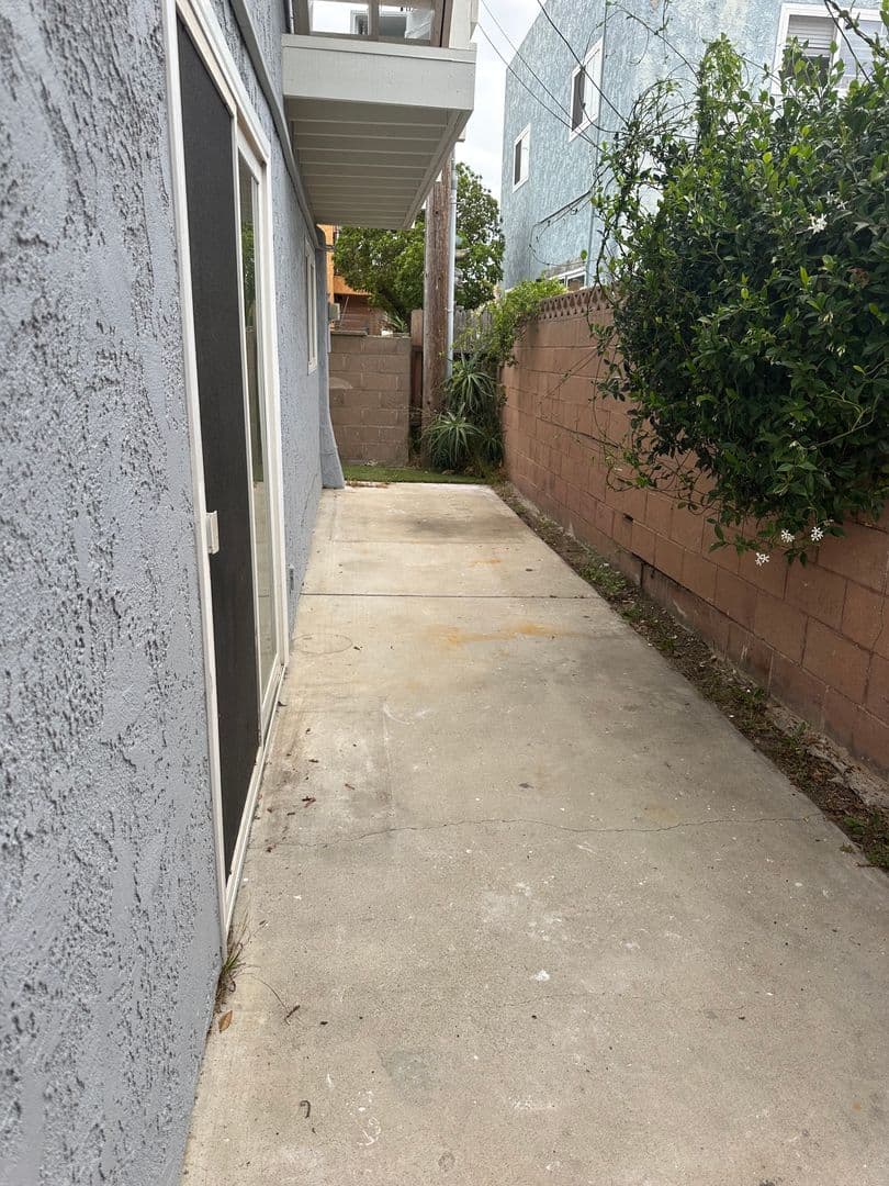 Oxnard Apartment: 140 Van Nuys