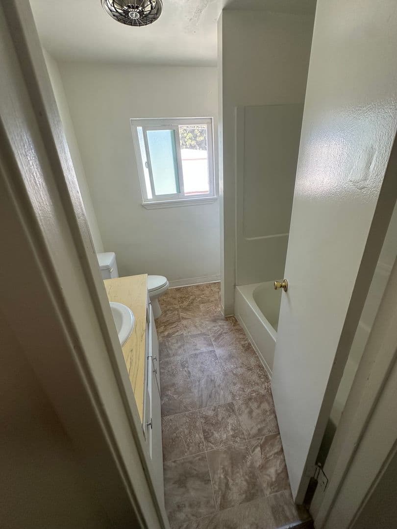 Oxnard Apartment: 2121 Mariposa Street