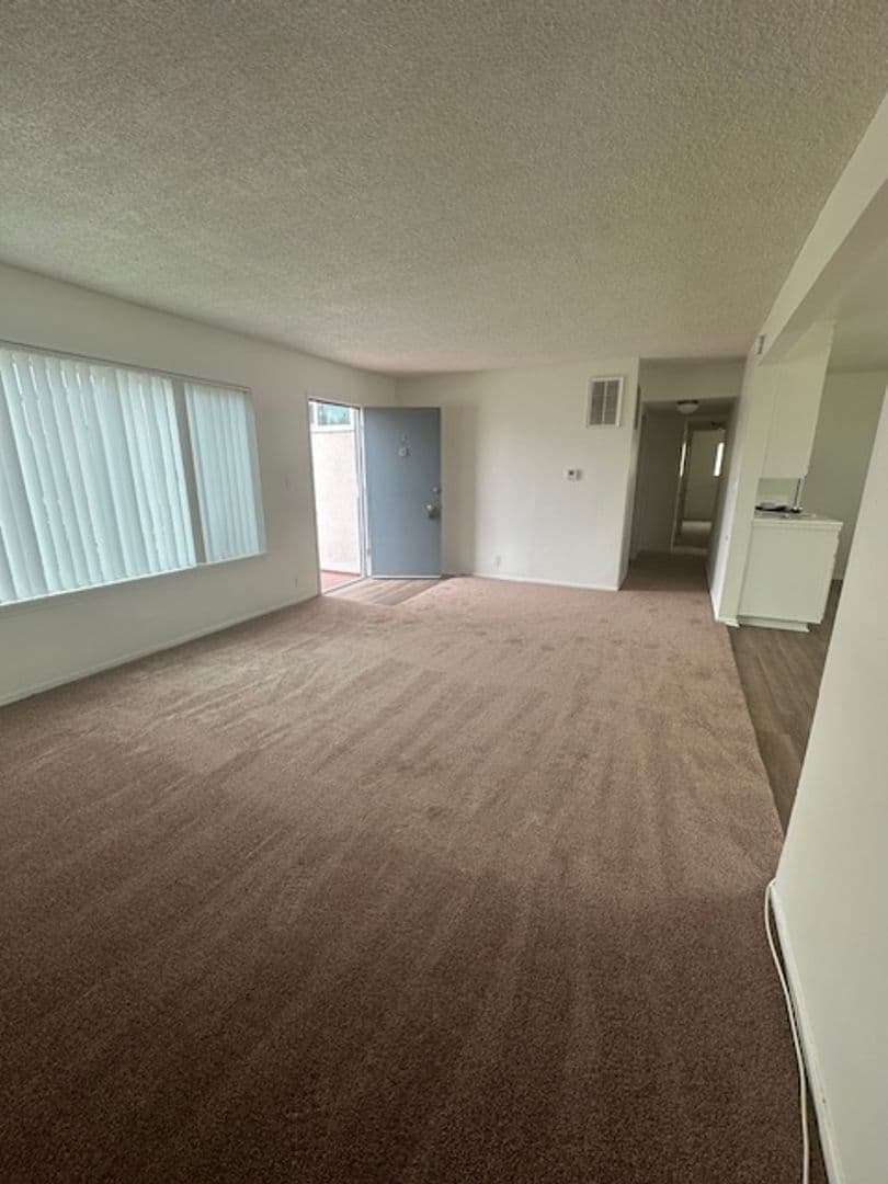 Oxnard Apartment: 2121 Mariposa Street