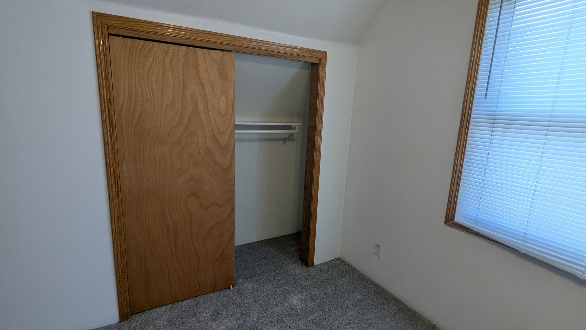 Council Bluffs Apartment: 1518 2nd Ave