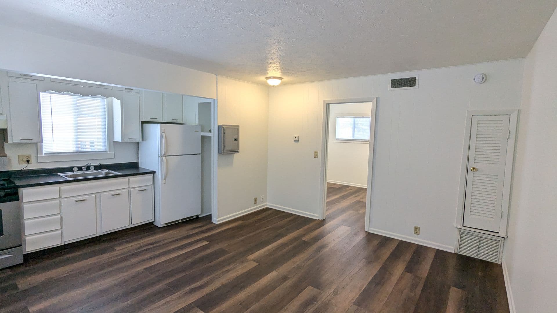 Council Bluffs Apartment: 2727 5th Ave