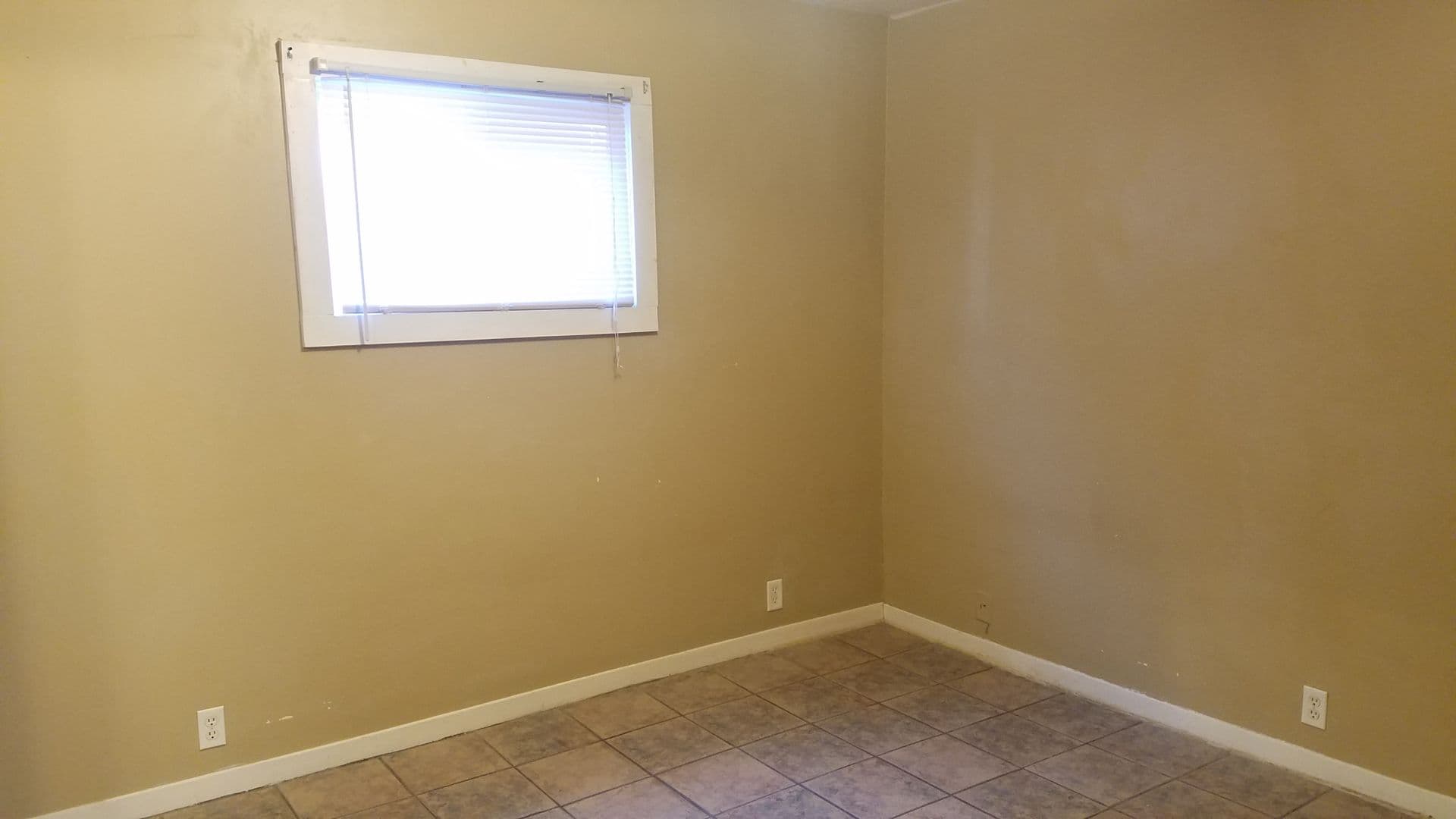 Council Bluffs Apartment: 2727 5th Ave