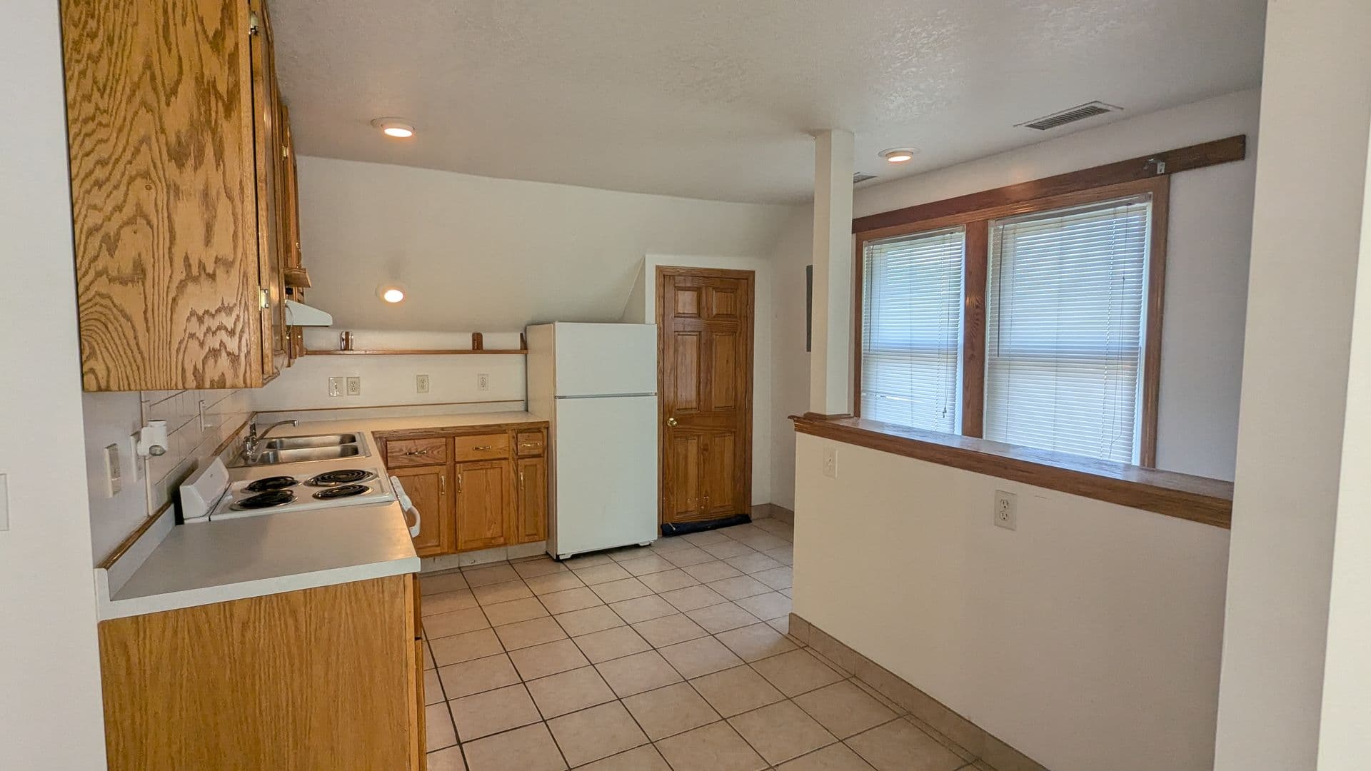 Council Bluffs Apartment: 1518 2nd Ave