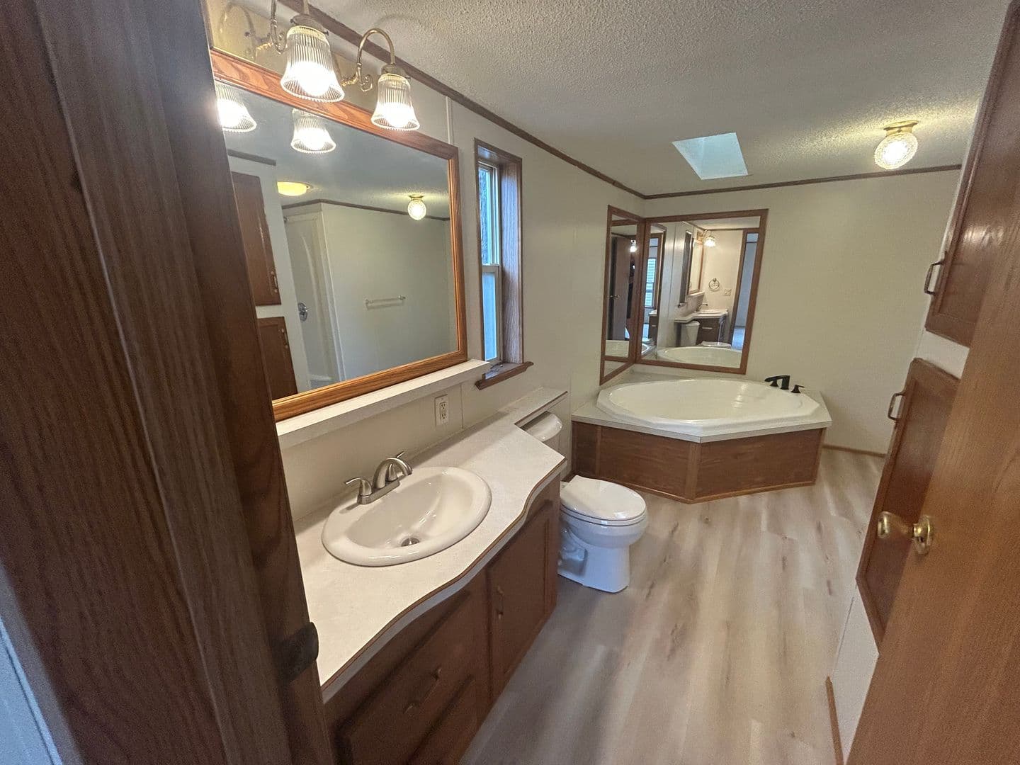 Council Bluffs House: 3501 Scott Dr.