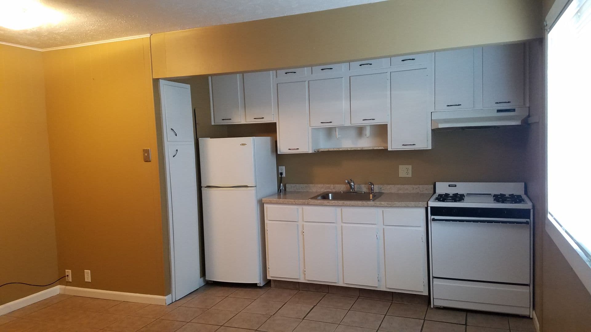Council Bluffs Apartment: 2727 5th Ave