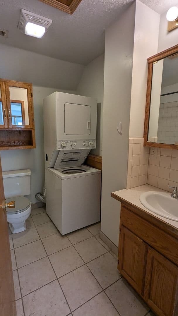 Council Bluffs Apartment: 1518 2nd Ave