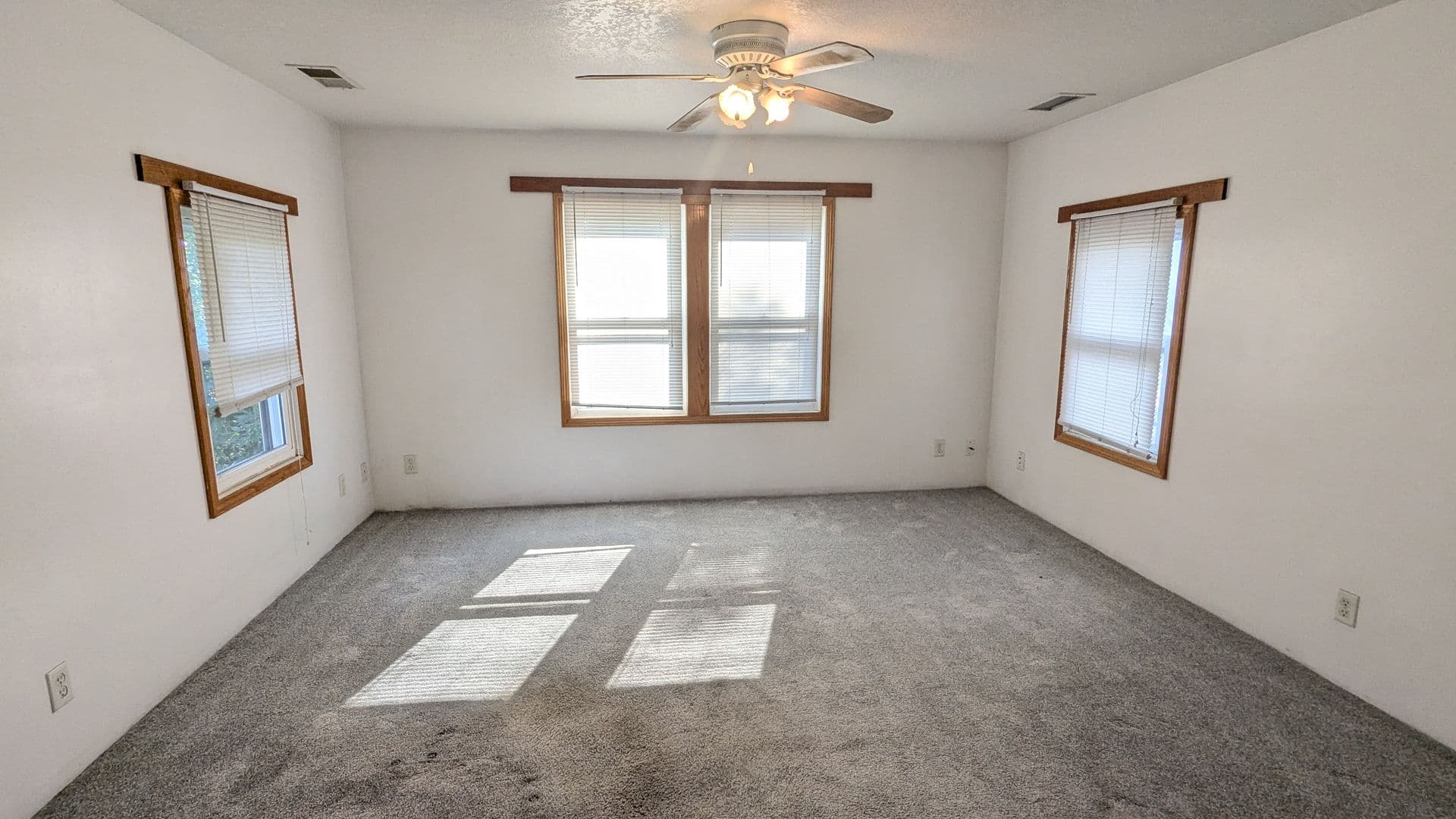 Council Bluffs Apartment: 1518 2nd Ave