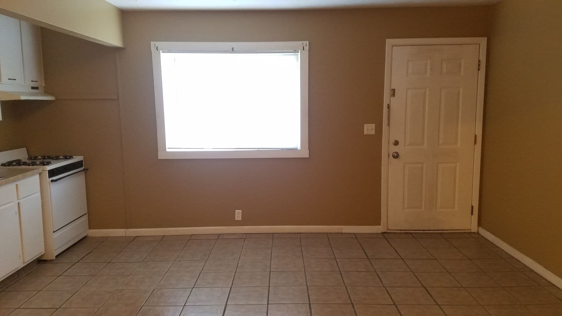 Council Bluffs Apartment: 2727 5th Ave