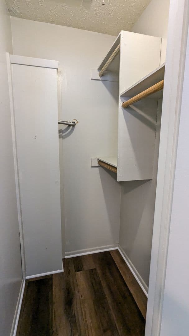 Council Bluffs Apartment: 2727 5th Ave