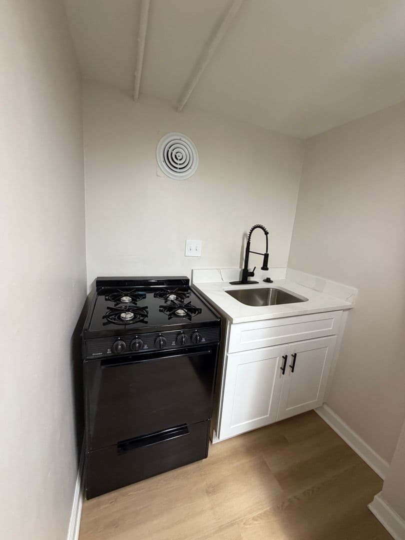 TAKOMA PARK Apartment: 7908 FLOWER AVENUE