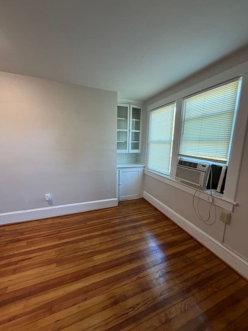 TAKOMA PARK Apartment: 7908 FLOWER AVENUE