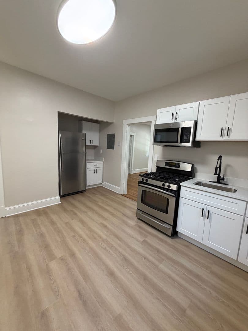 TAKOMA PARK Apartment: 7908 FLOWER AVENUE