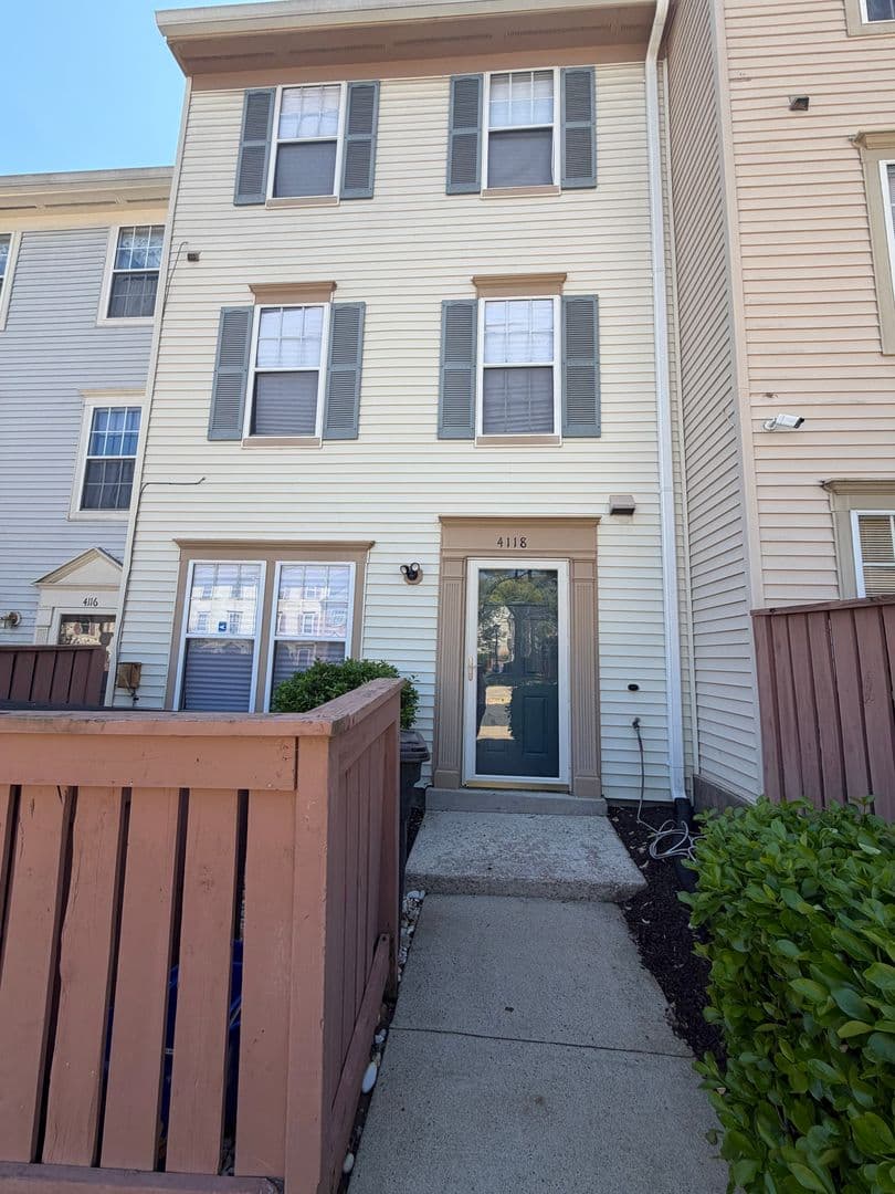 SILVER SPRING House: 4118 PEPPERTREE LANE