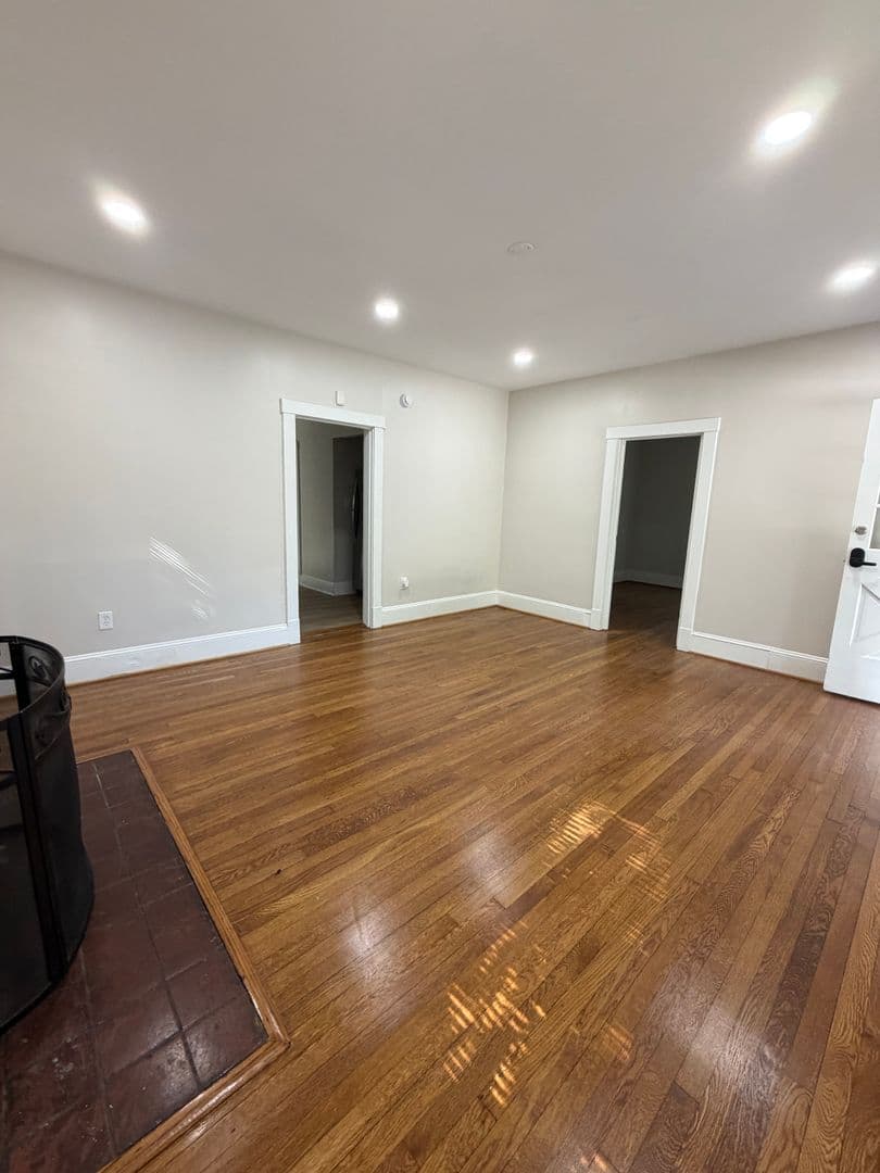 TAKOMA PARK Apartment: 7908 FLOWER AVENUE