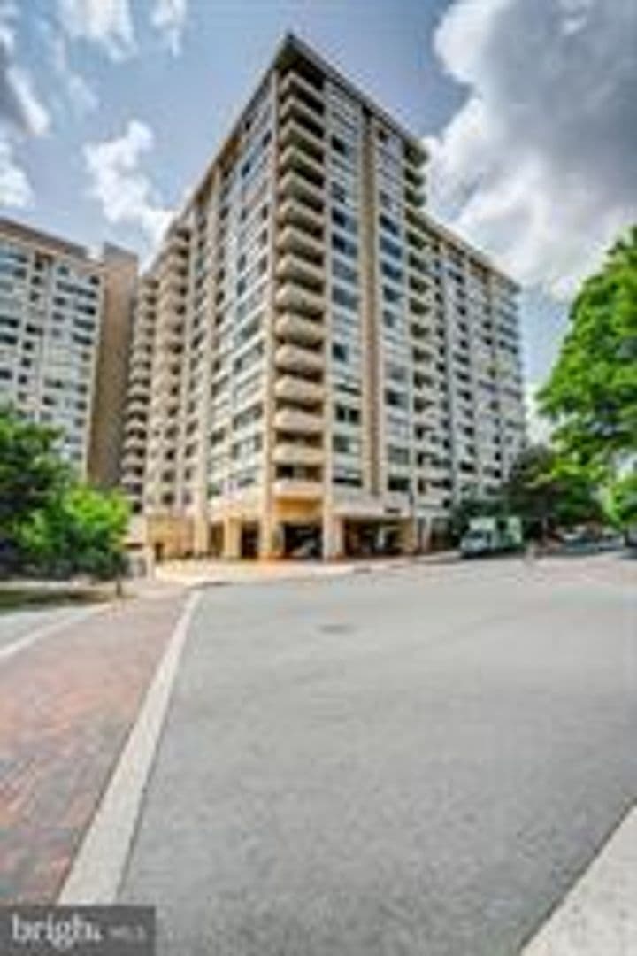 CHEVY CHASE House: 5500 FRIENDSHIP BLVD #1708N