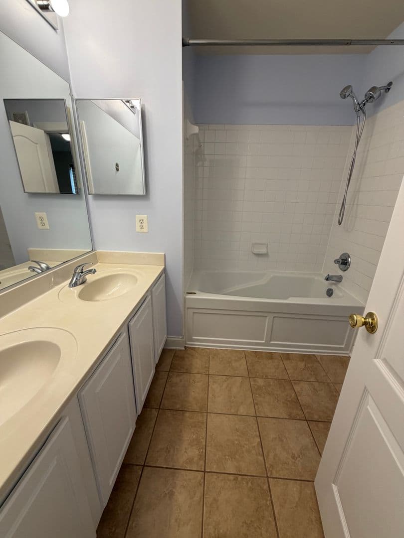 GAITHERSBURG House: 908 ORCHARD RIDGE DRIVE #100