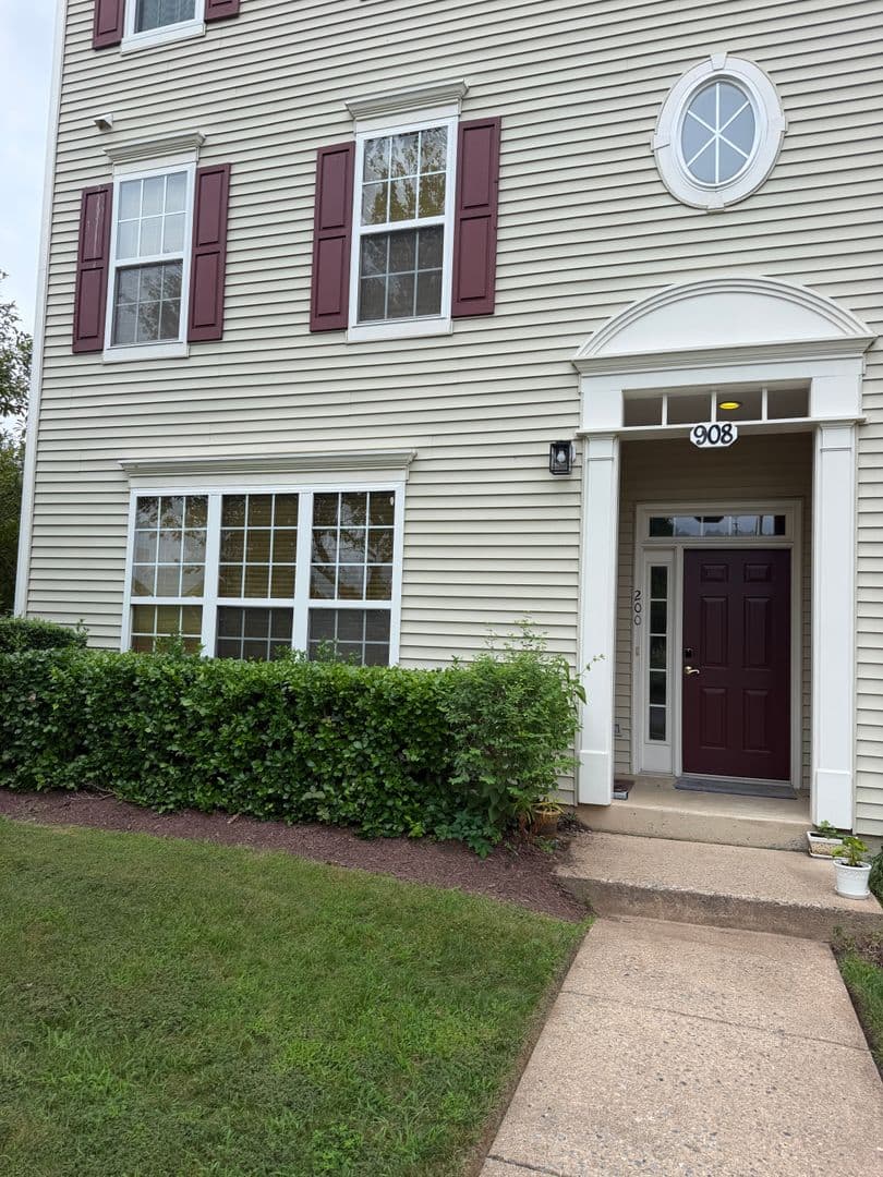 GAITHERSBURG House: 908 ORCHARD RIDGE DRIVE #100