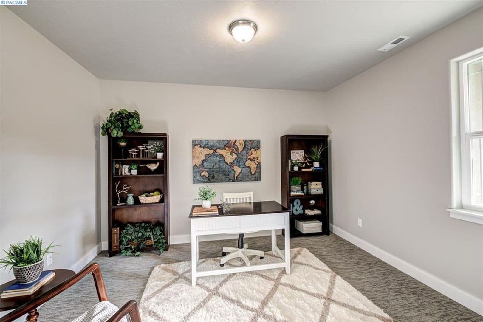 Richland House: 546 Summerview Ln