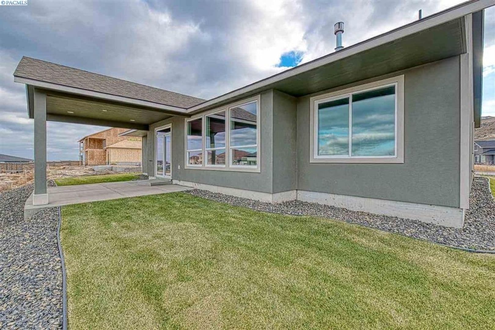 Richland House: 546 Summerview Ln