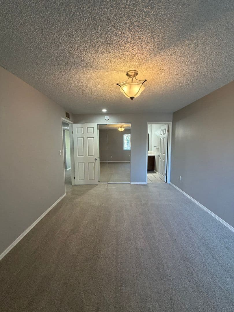 Richland Condo: 303 Gage Blvd.