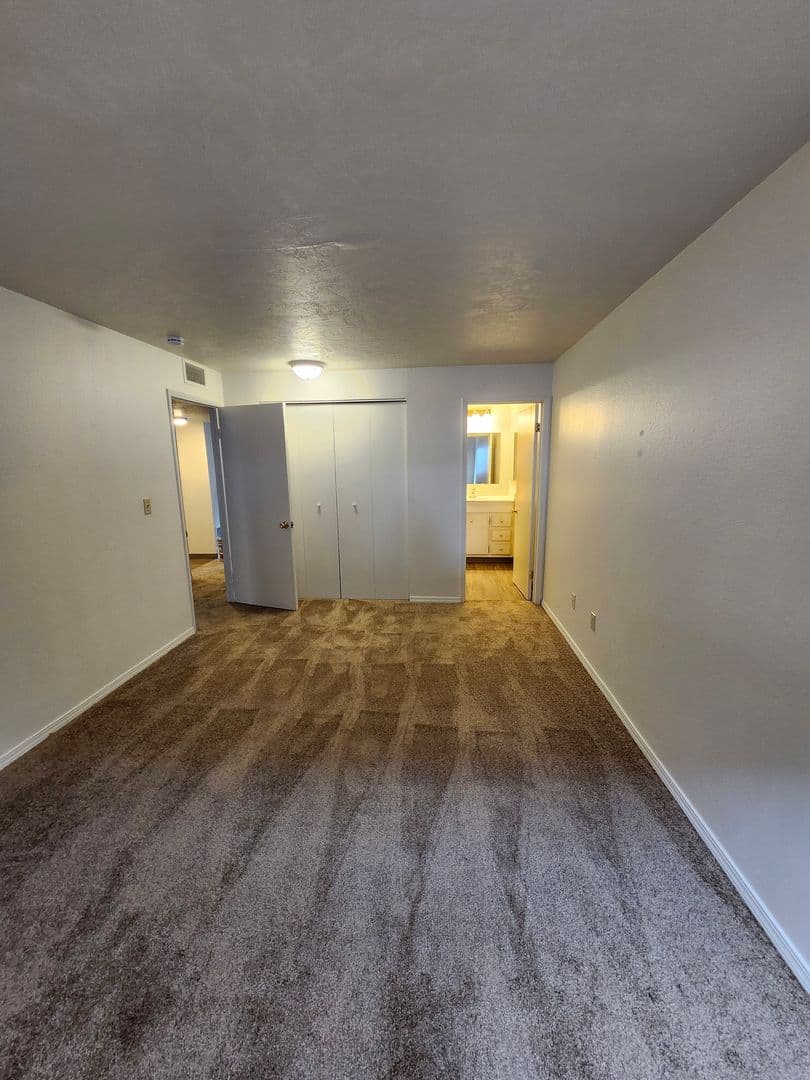 Richland House: 303 Gage Blvd