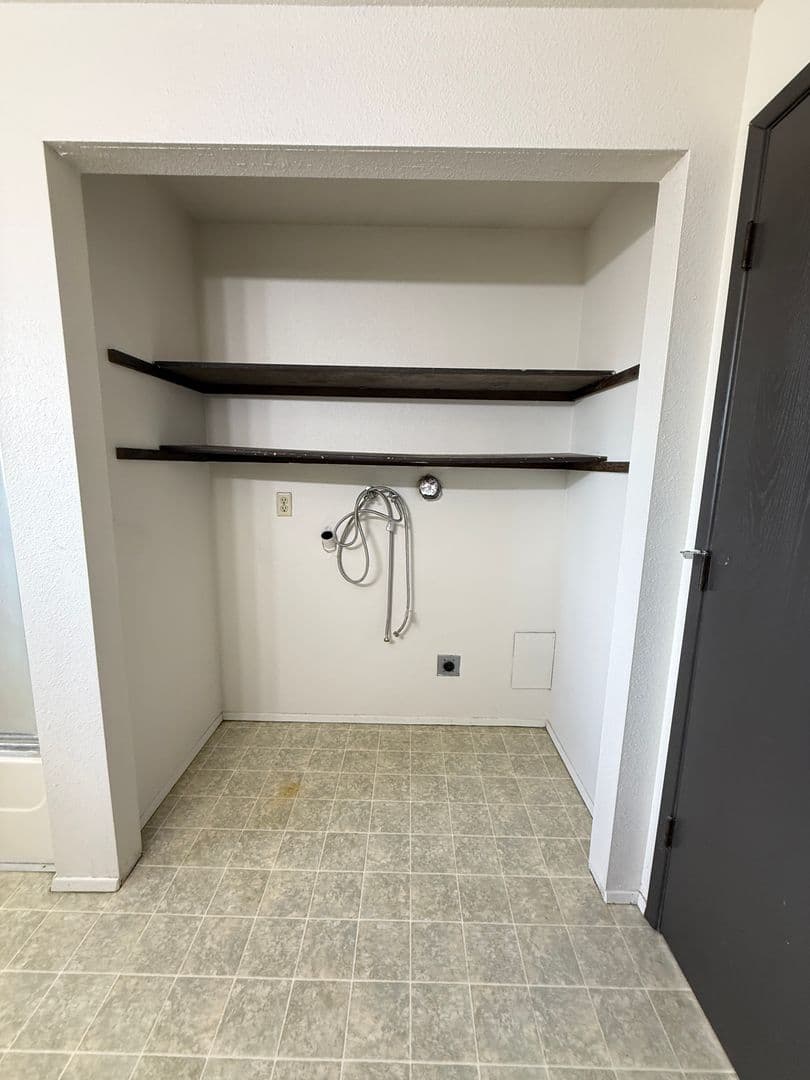 Kennewick Multiplex: 1004 S Zillah Court #B