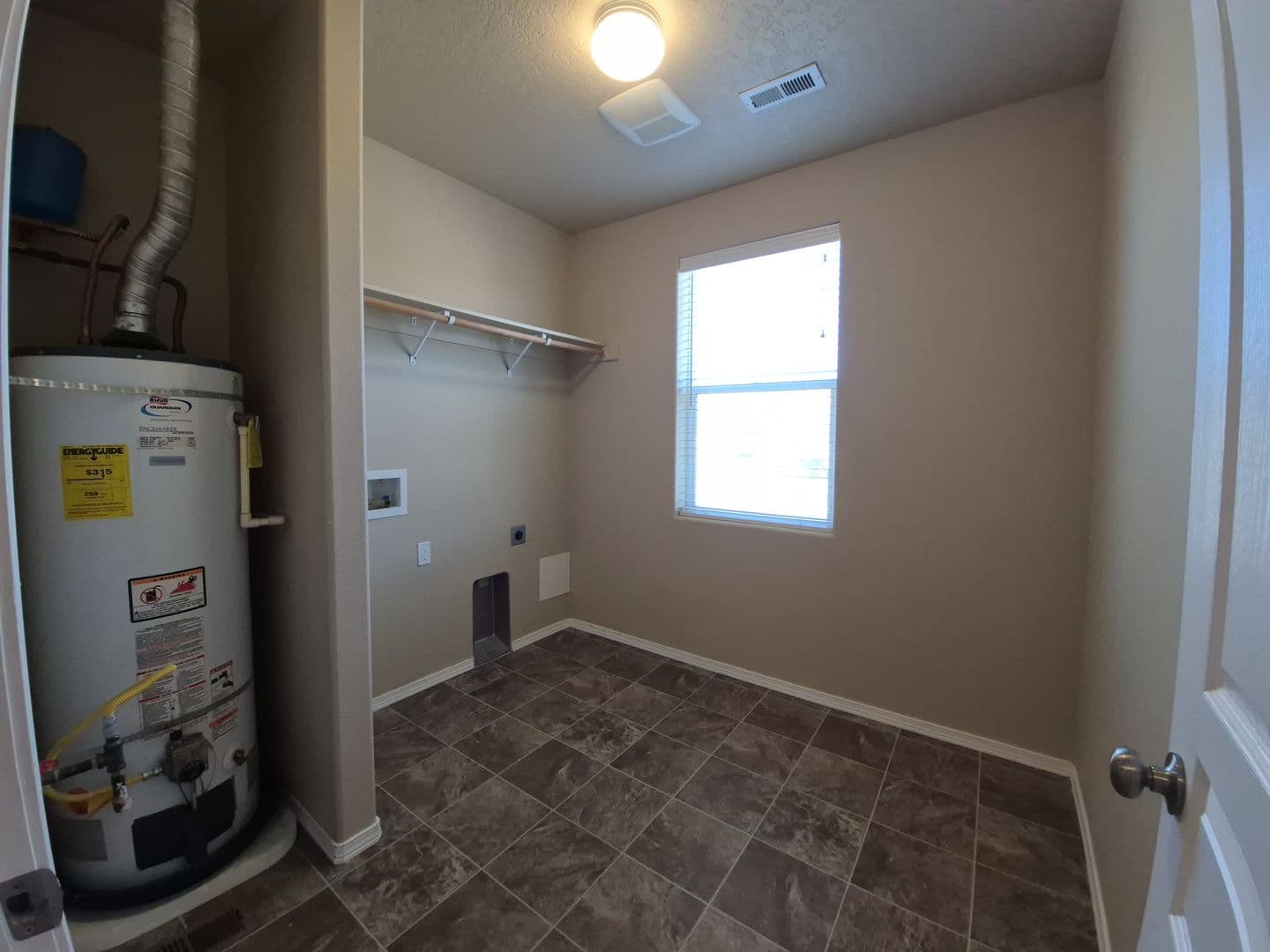 Pasco House: 6308 Ochoco Ln
