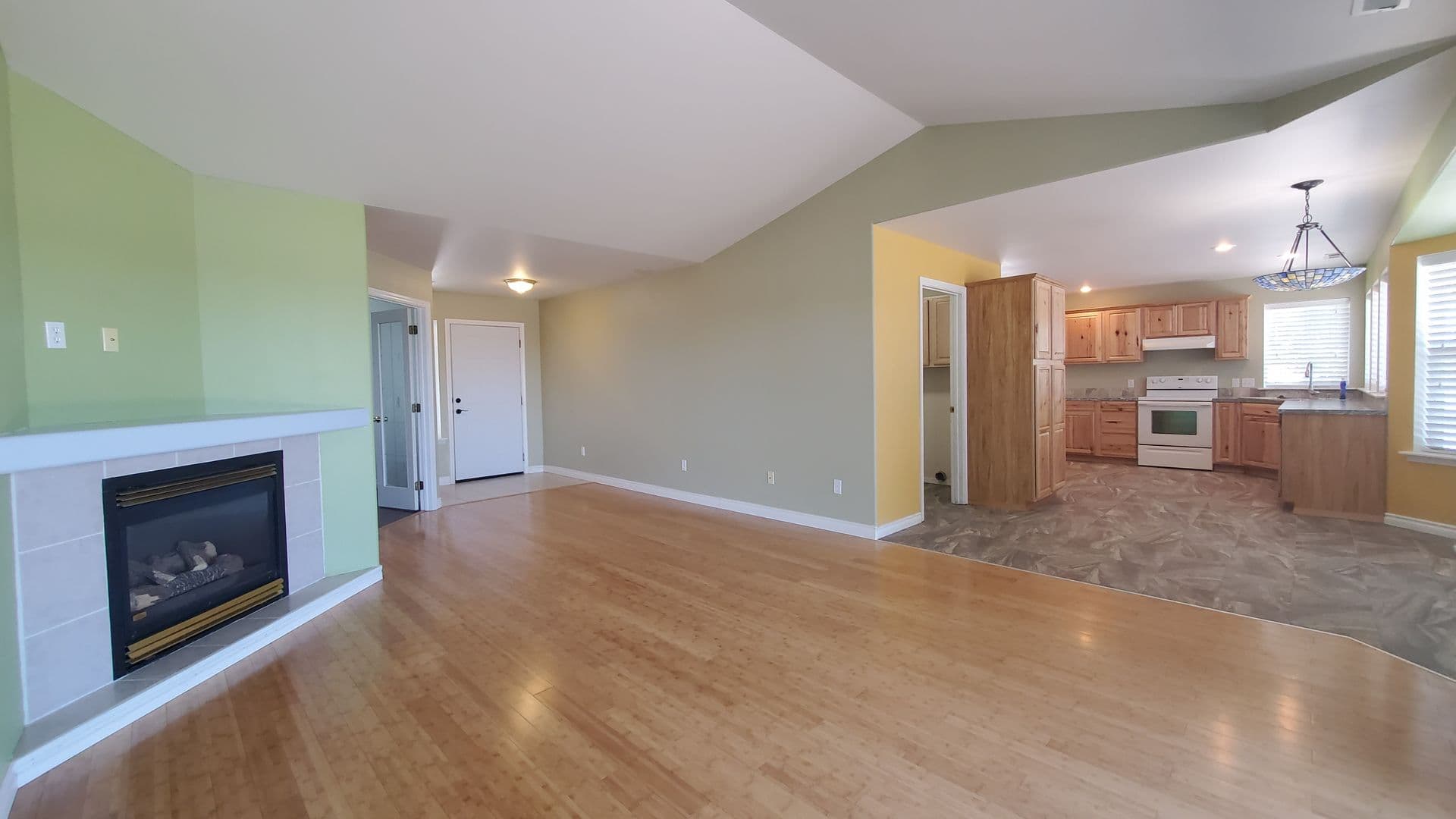 Kennewick House: 2452 N. Rhode Island Court