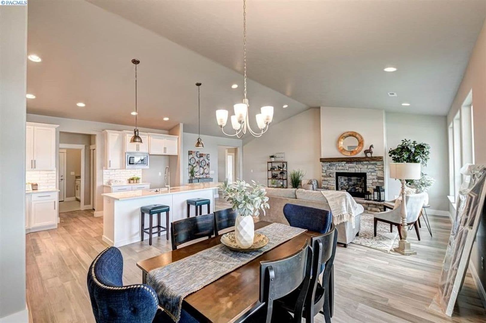 Richland House: 546 Summerview Ln