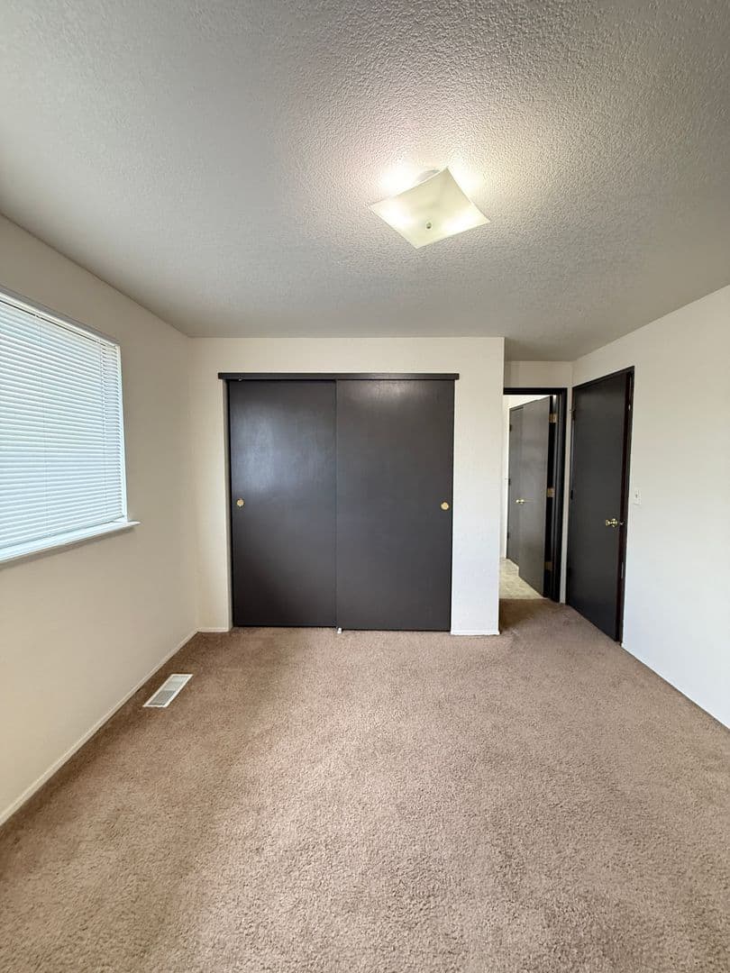 Kennewick Multiplex: 1004 S Zillah Court #B