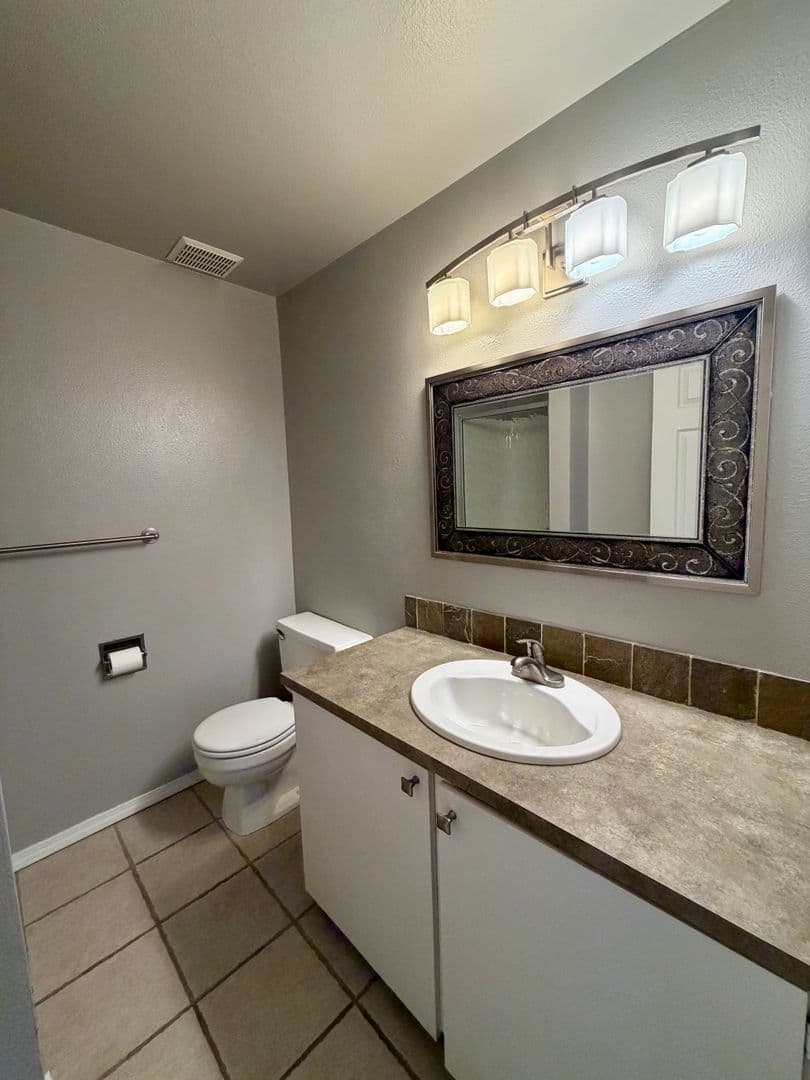 Richland Condo: 303 Gage Blvd.